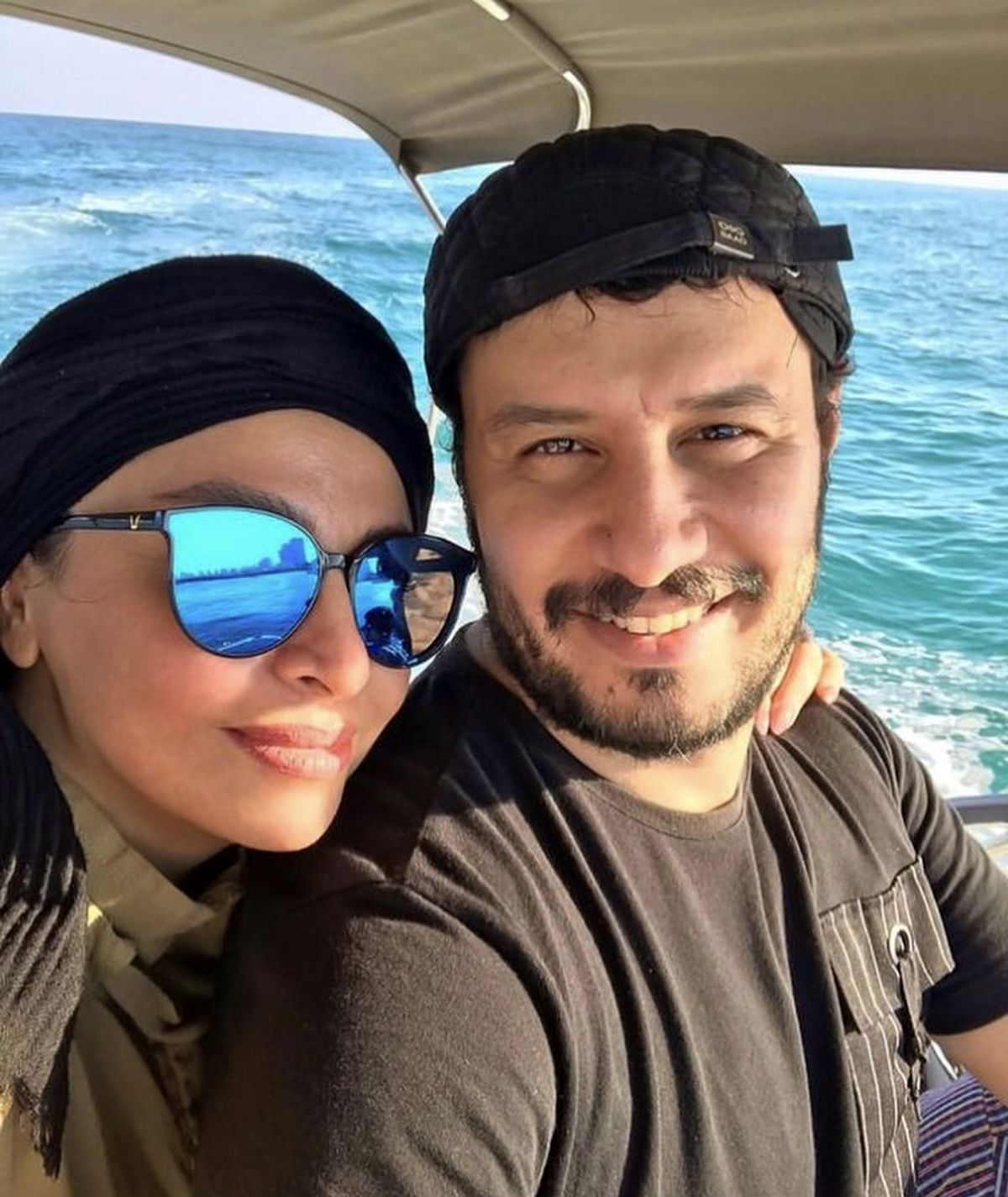 قایق سواری جواد عزتی و همسرش + عکس