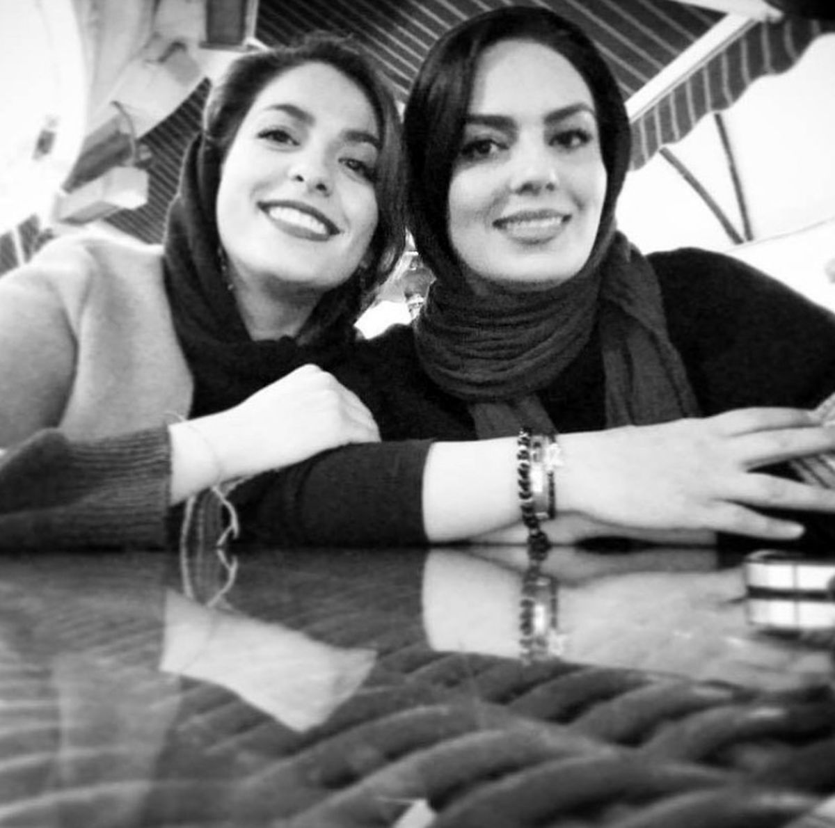 سارا خوئینی ها در کنار دوستش + عکس