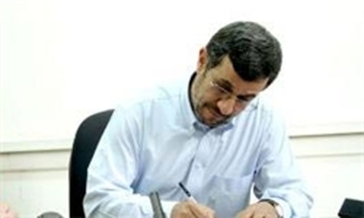 پیام تسلیت احمدی نژاد به مناسبت درگذشت مادر دو شهید