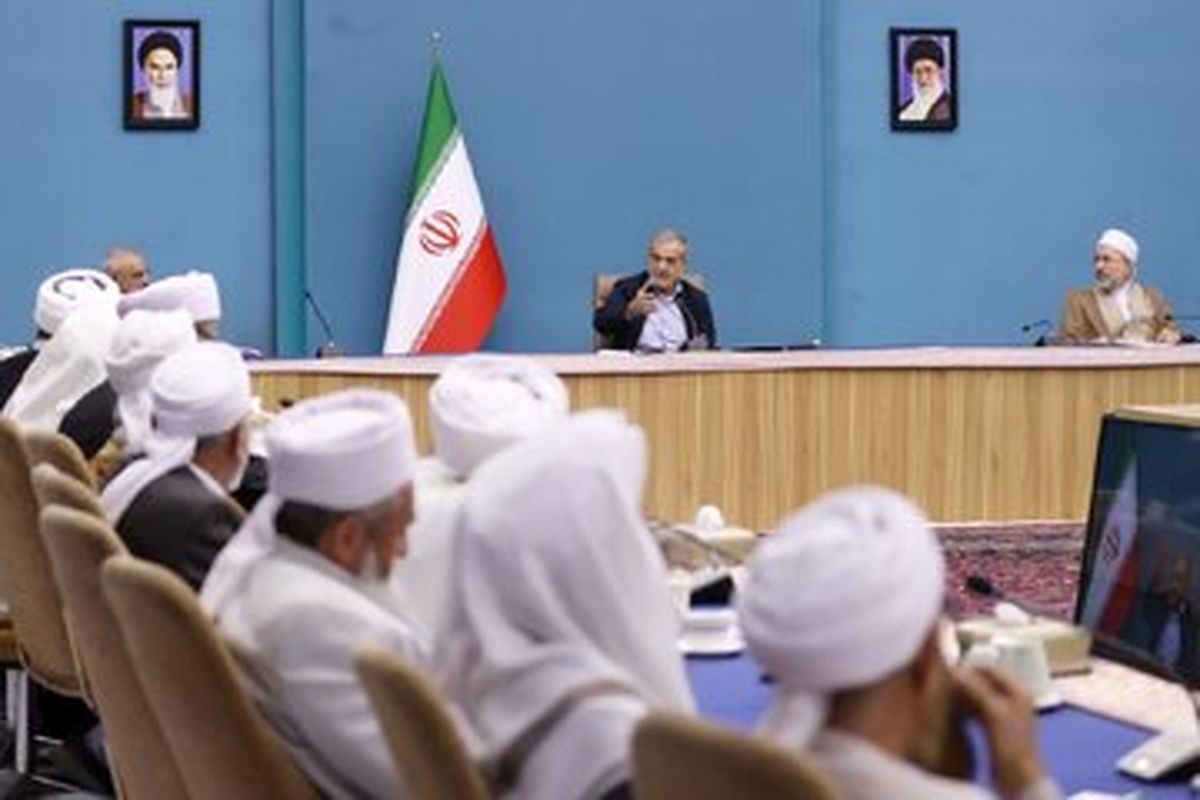 خوش و بش پزشکیان با مولوی عبدالحمید و علمای اهل سنت