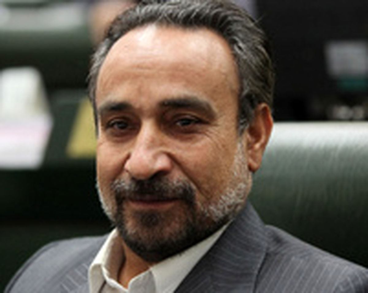 شهردار تهران باید فردی غیر سیاسی باشد