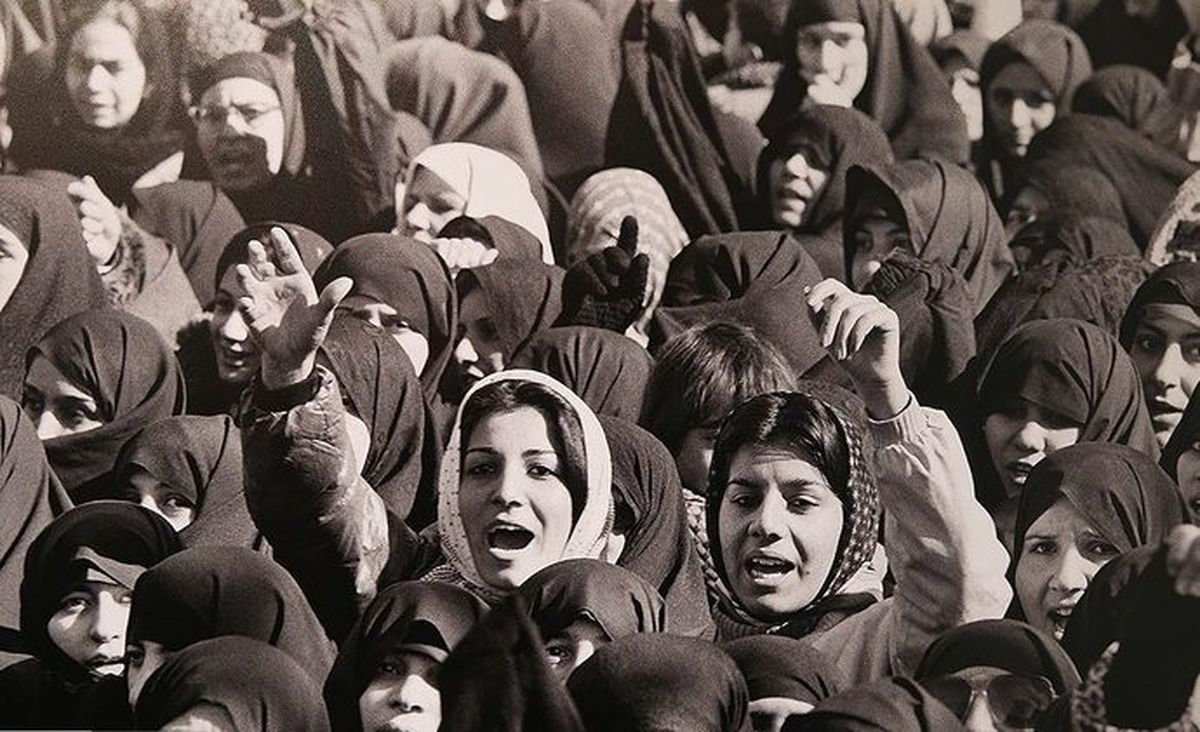 چطور می توان حضور آزادانه زنان در جامعه را غیرجنسیتی کرد؟