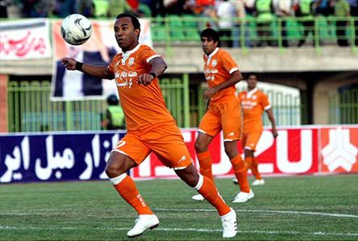 نه به پرسپولیس می روم نه به استقلال، فقط در تیم خودم می مانم!