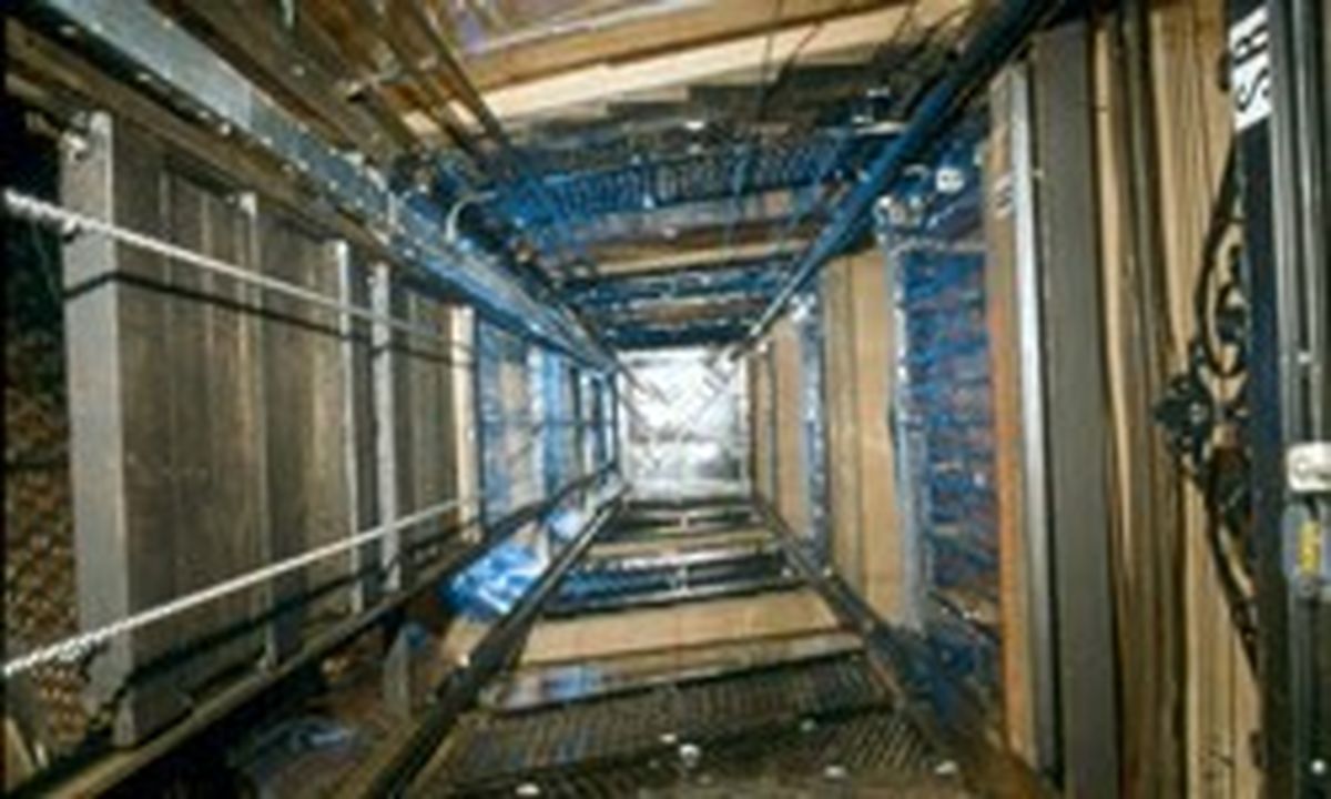 سقوط کارگر ساختمانی به داخل چاله آسانسور