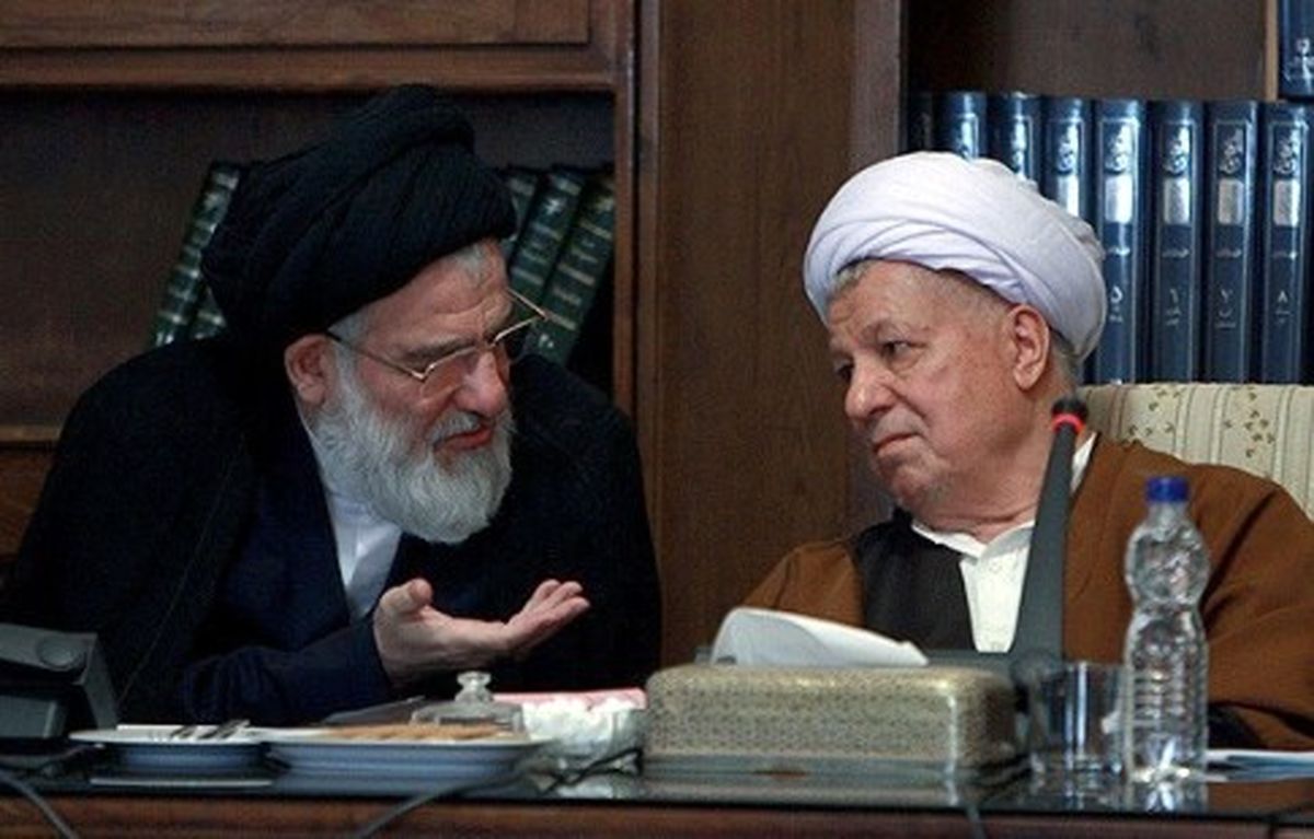 اعتراض هاشمی رفسنجانی به تصمیم هیات رییسه خبرگان/ اتفاق نظر هاشمی و احمدی نژاد برای ریاست خبرگان