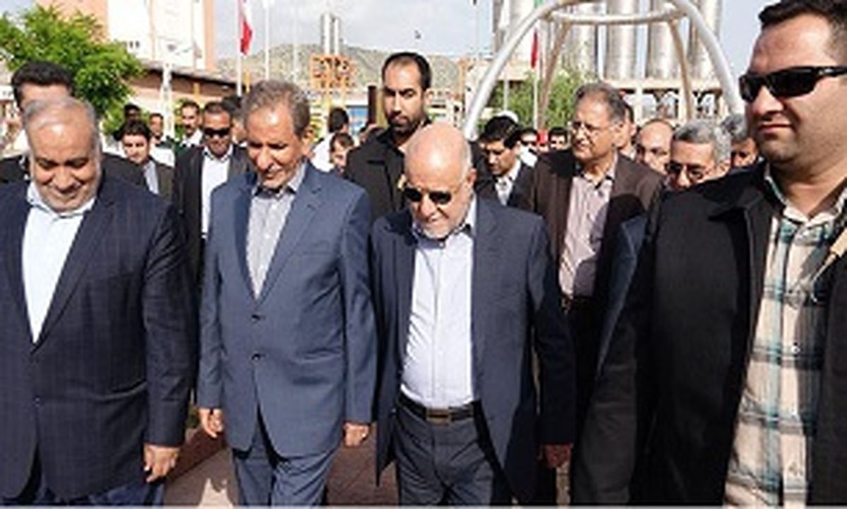 بازدید معاون اول رئیس جمهور و وزیر نفت از نمایشگاه نفت 