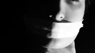 پوشاندن دهان بازیگر زن ایرانی باچسب + عکس