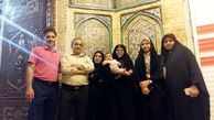 گوینده پیشکسوت و خانواده در سفر