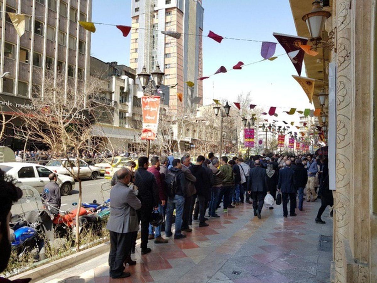 صف‌های خرید دلار جمع شد