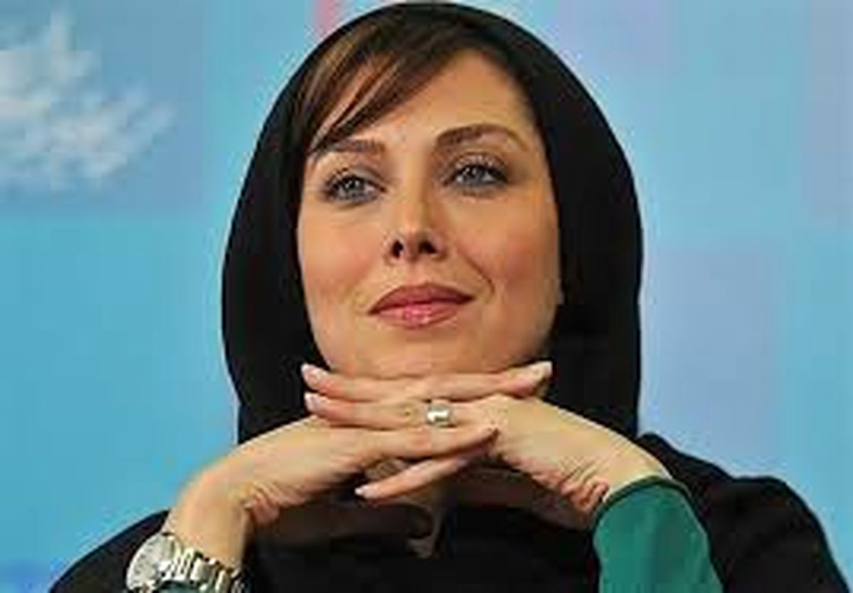مهتاب کرامتی با آرامش همیشگی اش
