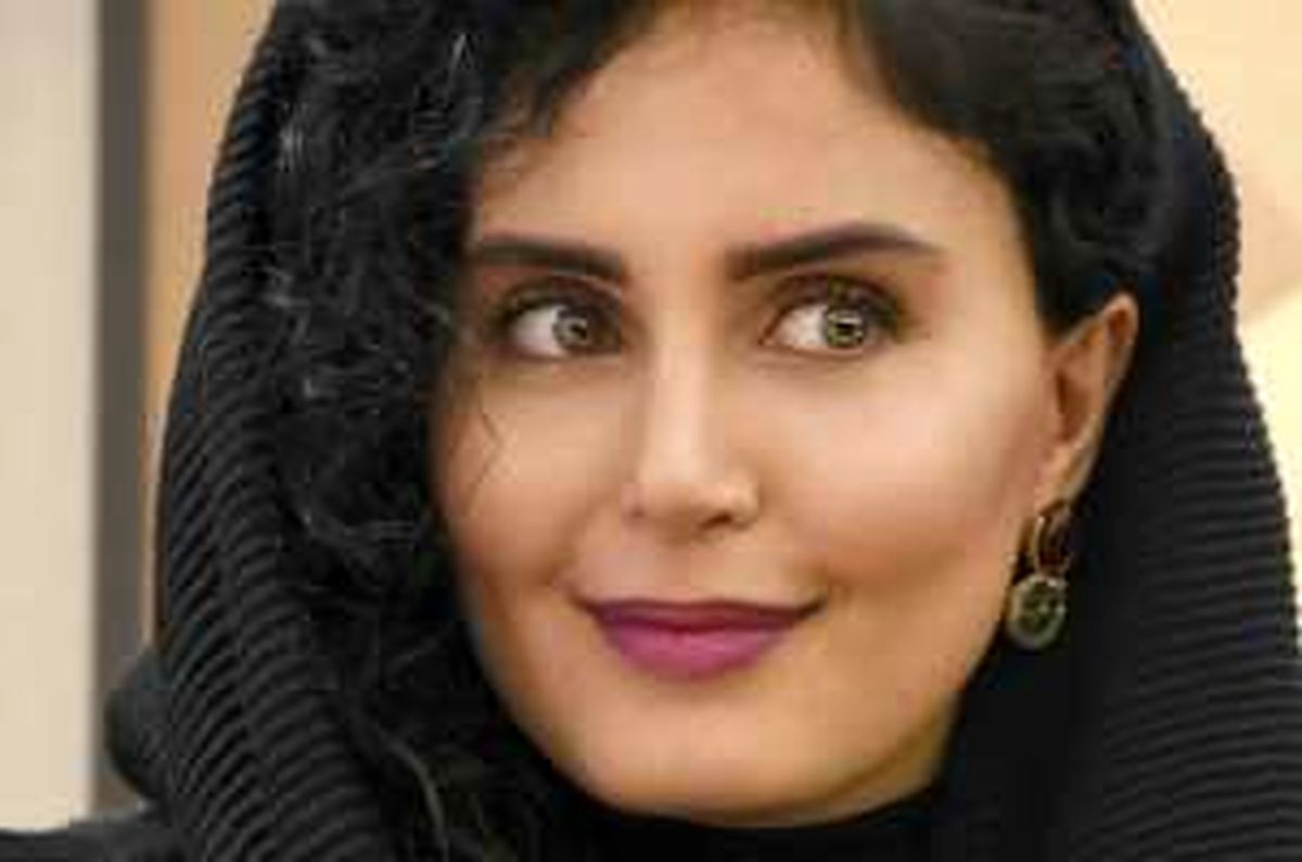 تیپ الناز شاکردوست با چکمه های بلندش در حراج هنرهای معاصر! عکس