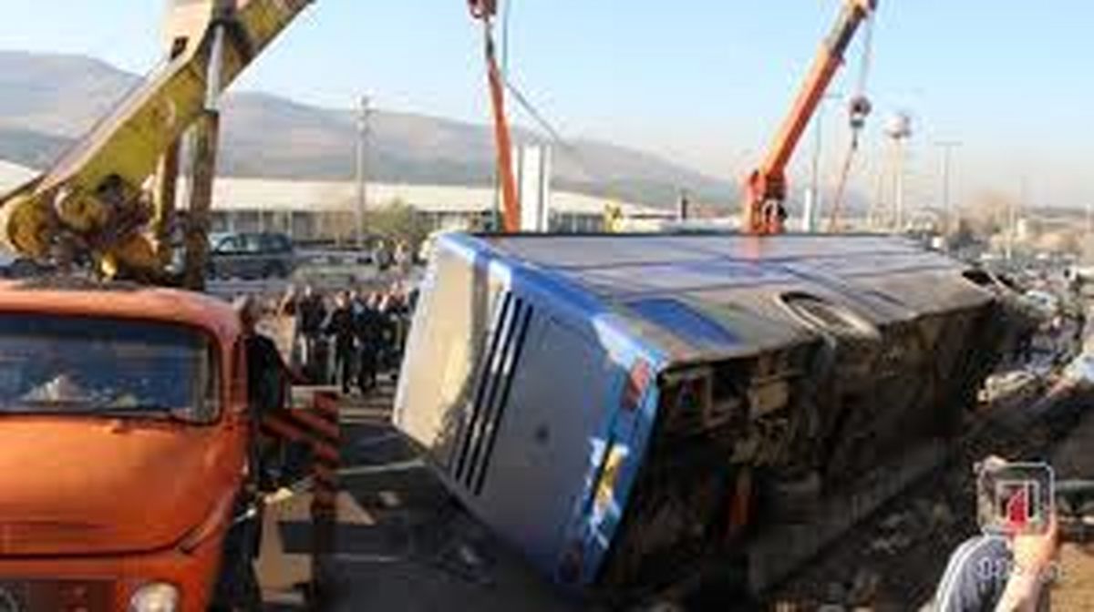 واژگونی اتوبوس زائران پاکستانی کربلا در محور یزد - کرمان