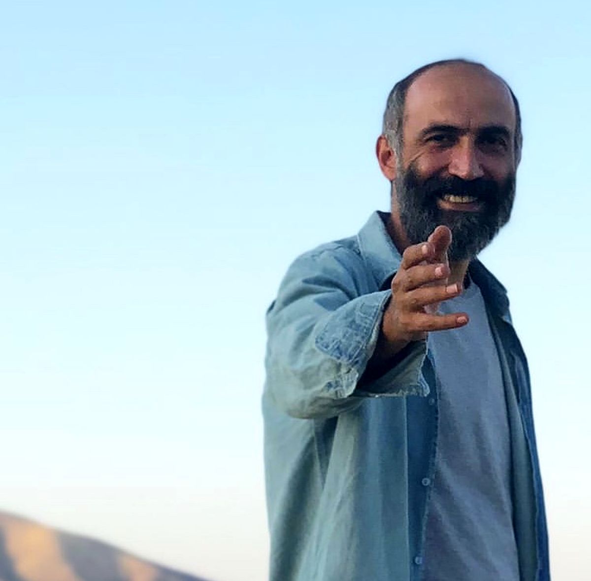 دست دوستی هادی حجازی فر + عکس