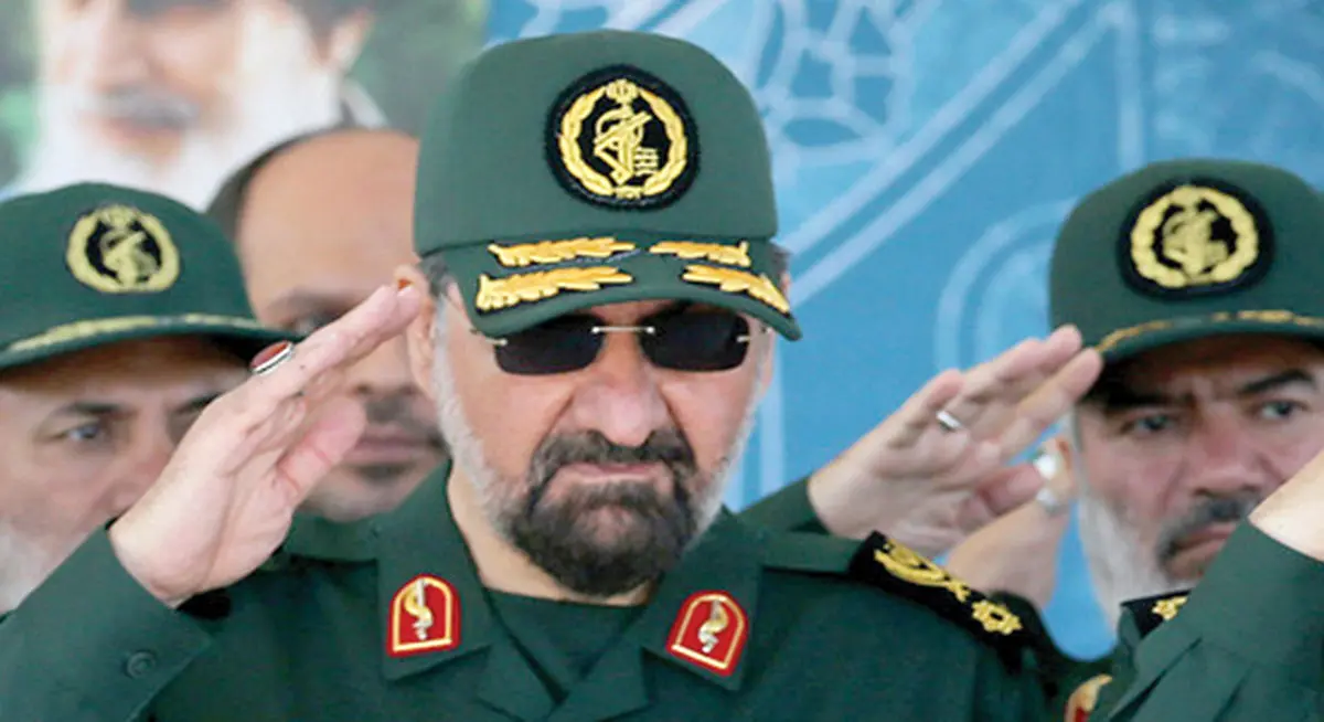 لباس رزم پوشیده ام تا کمک کنم
