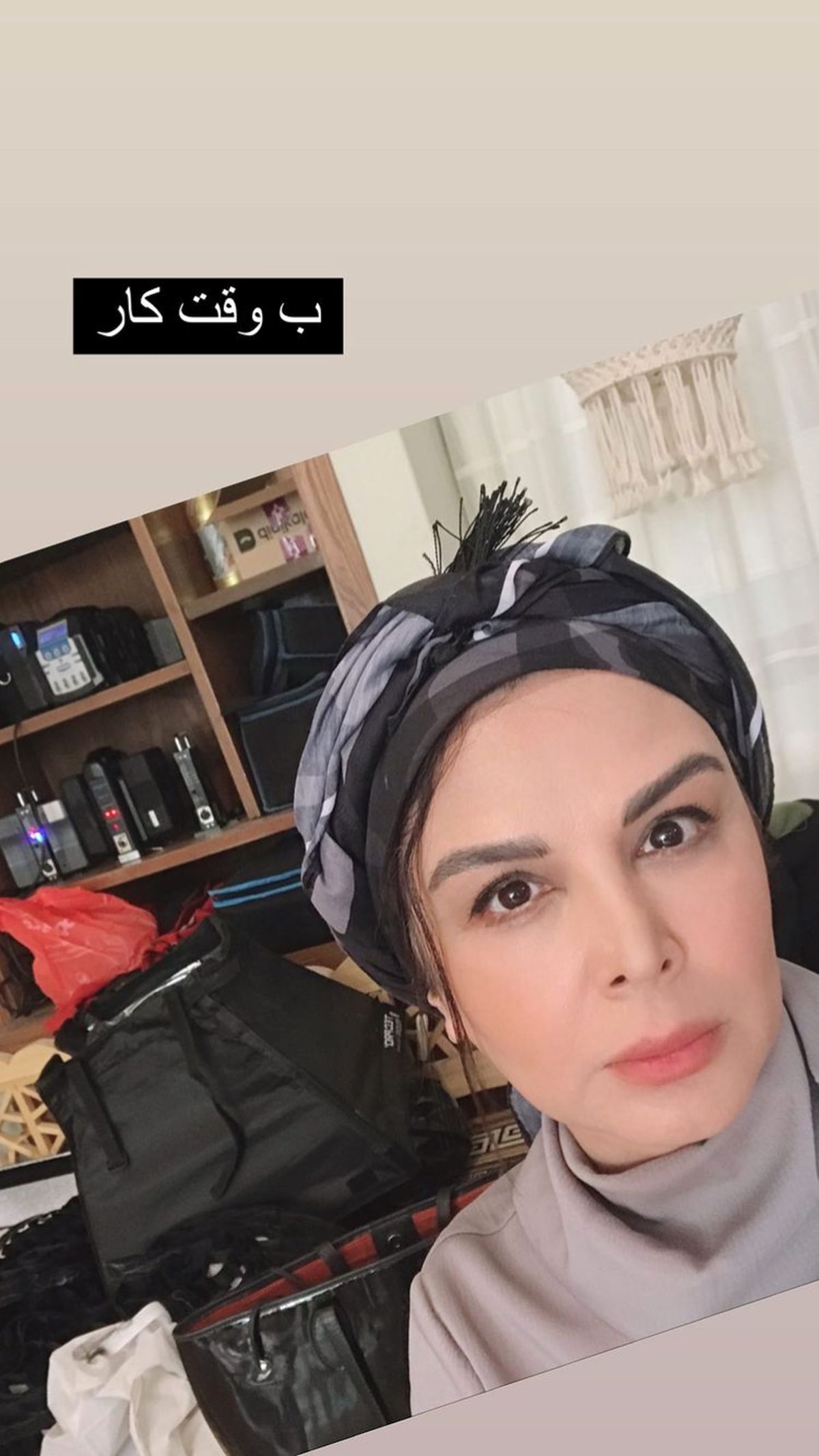 اتاق کار بهم ریخته بازیگر مشهور + عکس