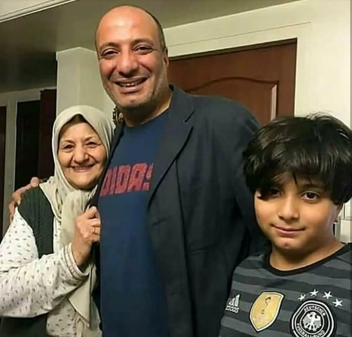 شوهر هما خانوم در کنار مادر و پسرش + عکس