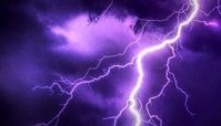 برخورد صاعقه به یک برج+ فیلم 