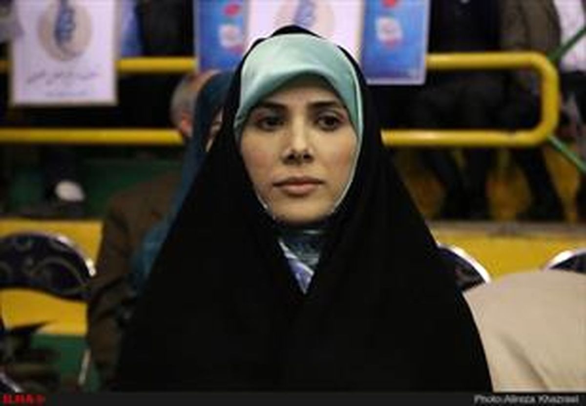  برخورد سیده‌فاطمه حسینی با فیش حقوق نجومی پدرش چیست؟