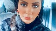 مونا فرجاد در خودروی لوکسش