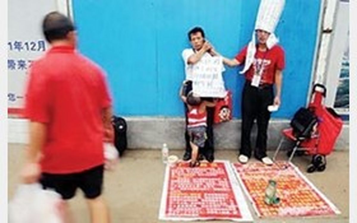 گدایی که پولش را به گداها می دهد! (+عکس)