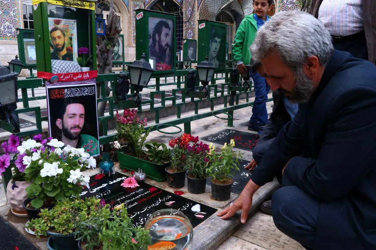 دیدار خانواده شهید حججی با خانواده شهید حدادیان