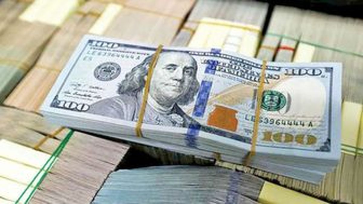 صادرکنندگان، ارز صادراتی را به بانک ها و صرافی های مجاز عرضه کنند