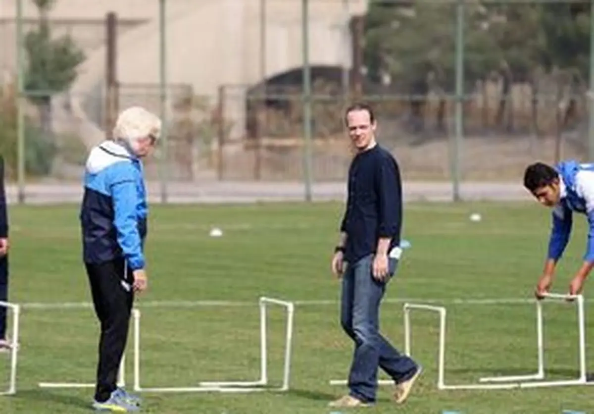 
سرمربی و مربیان استقلال ایران را ترک کردند
