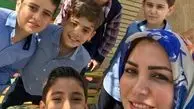 خانم گوینده خبر  در کنار دوقلویش
