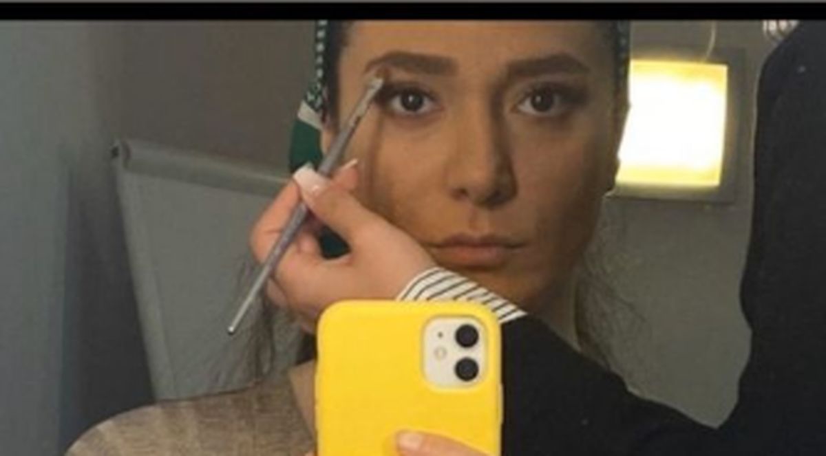 سلفی مینا وحید در اتاق گریم + عکس