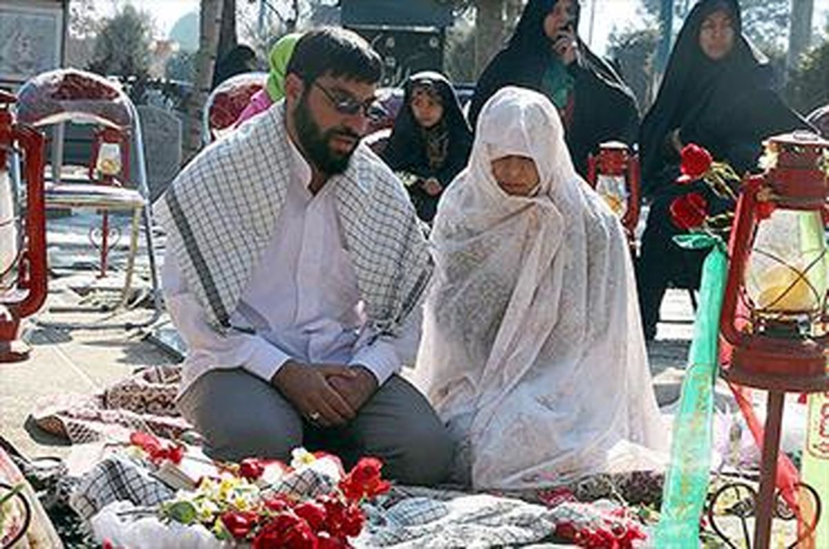 برگزاری مراسم عقد یک زوج جوان در مزار شهدای گمنام بهشت زهرا (س)