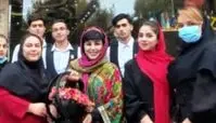 بهنوش بختیاری با مانتوی سنتی در کنار دوستانش + عکس
