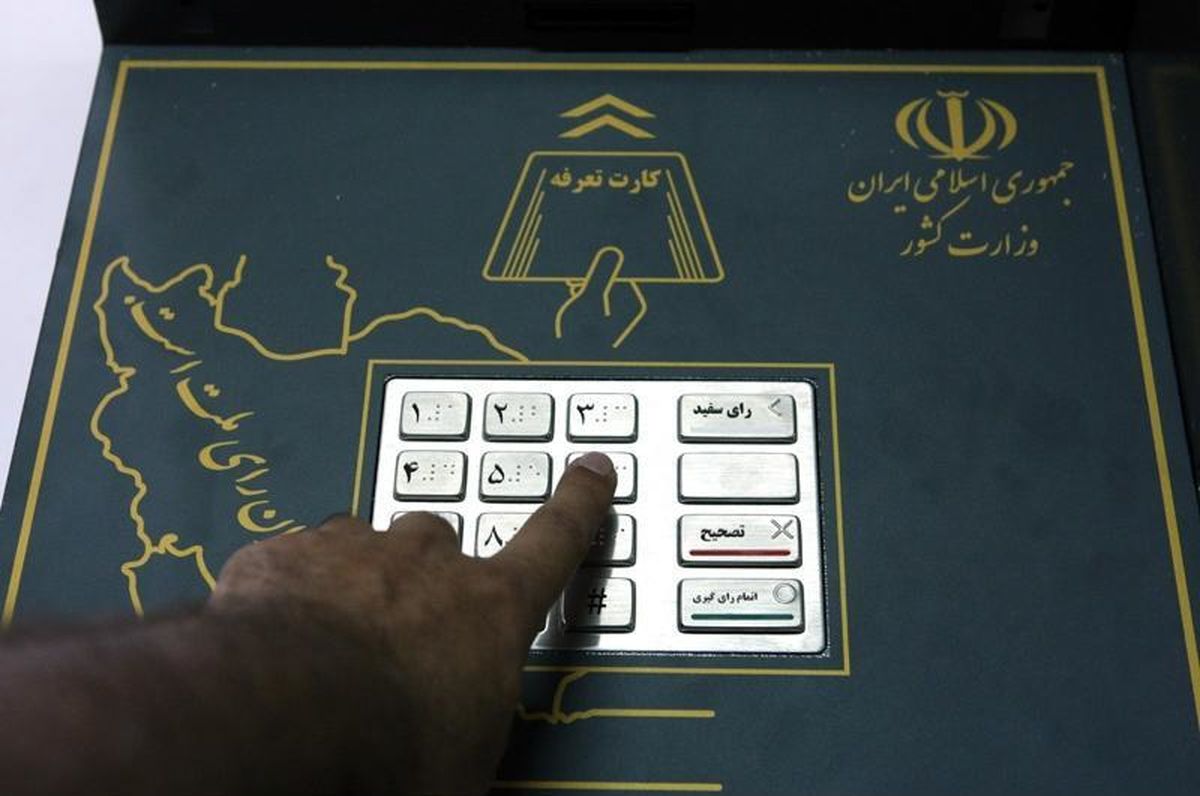 ماجرای ایستادگی رهبر انقلاب در سالهای ۷۶، ۸۴، ۸۸ و ۹۲ چه بود؟