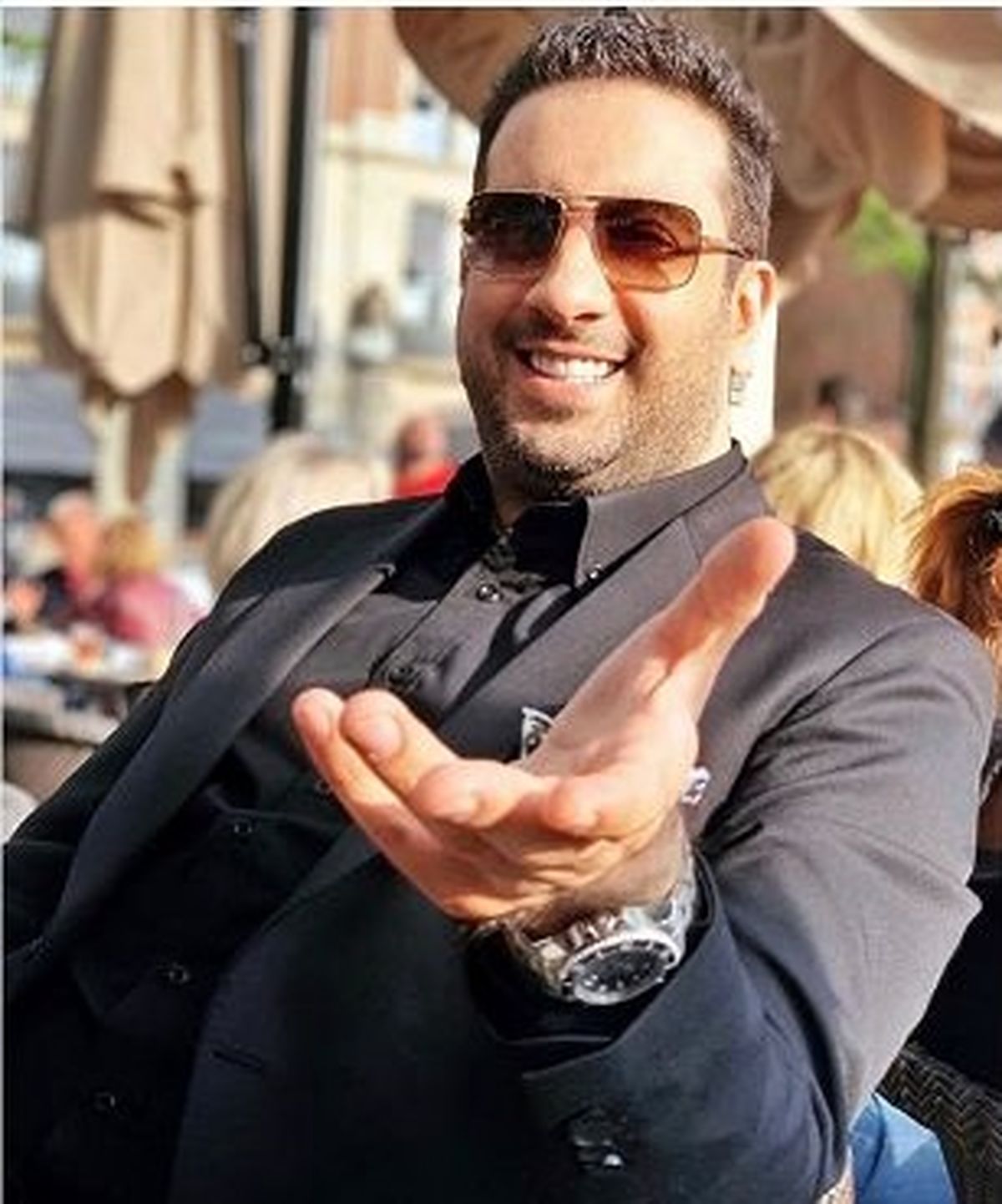 استایل رسمی امید حاجیلی در خیابان + عکس