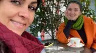 خانم بازیگر و دوستش در کافه ای خیابانی + عکس