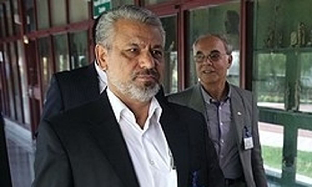 نباید مجامع را با حاشیه تحویل آیندگان دهیم