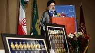 اقدام جالب نخبه‌های دانشگاهی در تقدیم مدال‌هایشان به رهبر انقلاب