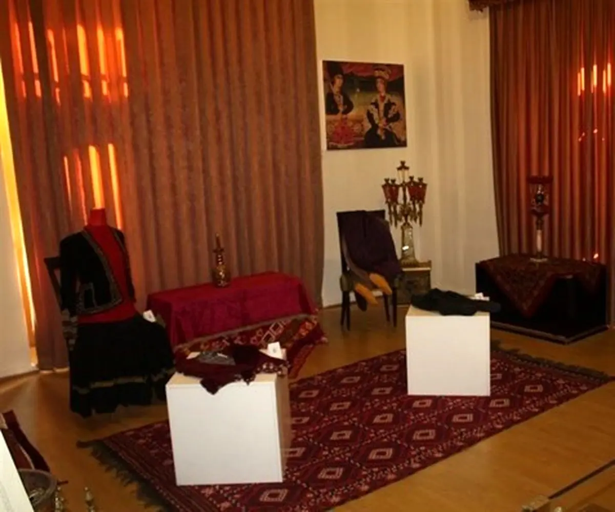 نمایش پوشاک از آقامحمدخان تا ناصرالدین شاه + تصویر