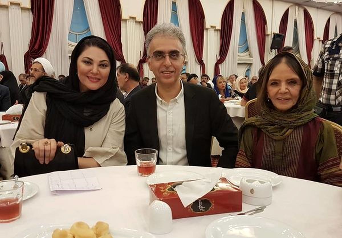 خوشحالی رضا رفیع در کنار بازیگران 