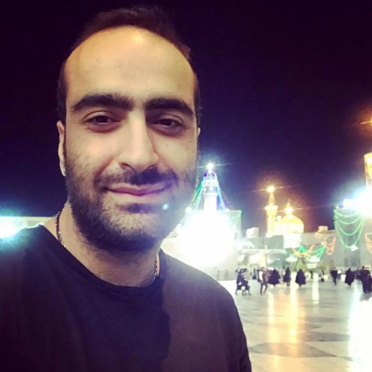 آقای خواننده در حرم امام رضا (ع)