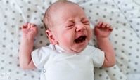 نحوه گرفتن نفخ نوزاد با روش های خانگی و دارویی
