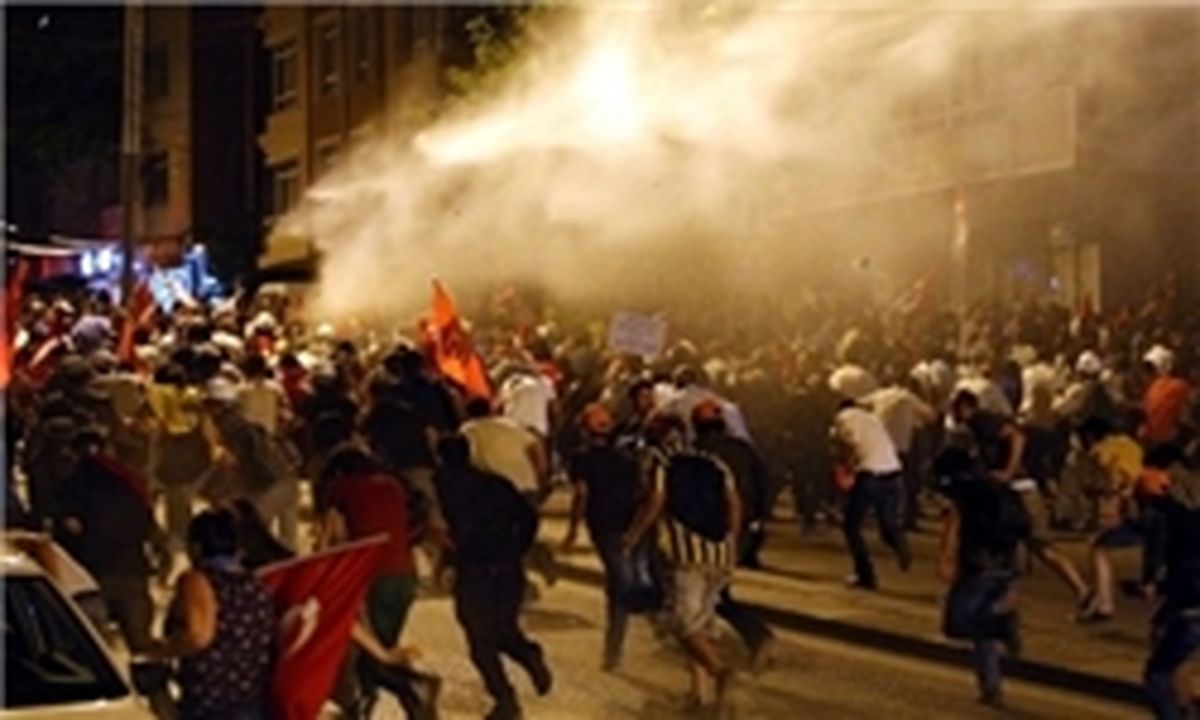 تظاهرات هزاران نفری در ترکیه به خشونت کشیده شد