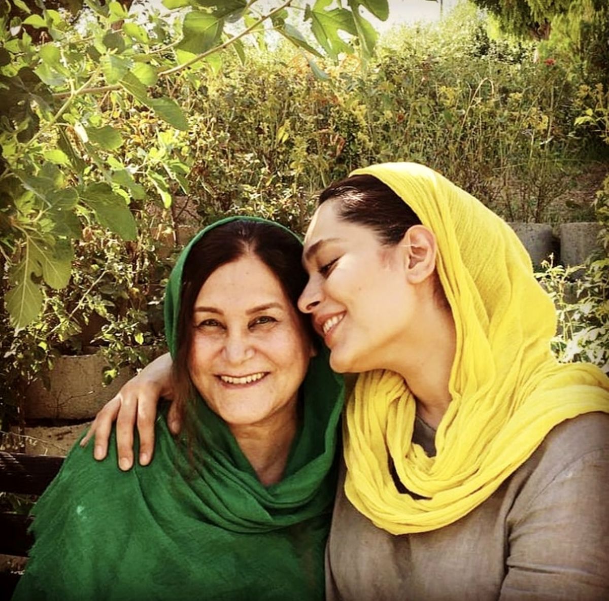 سانیا سالاری و مادرش + عکس