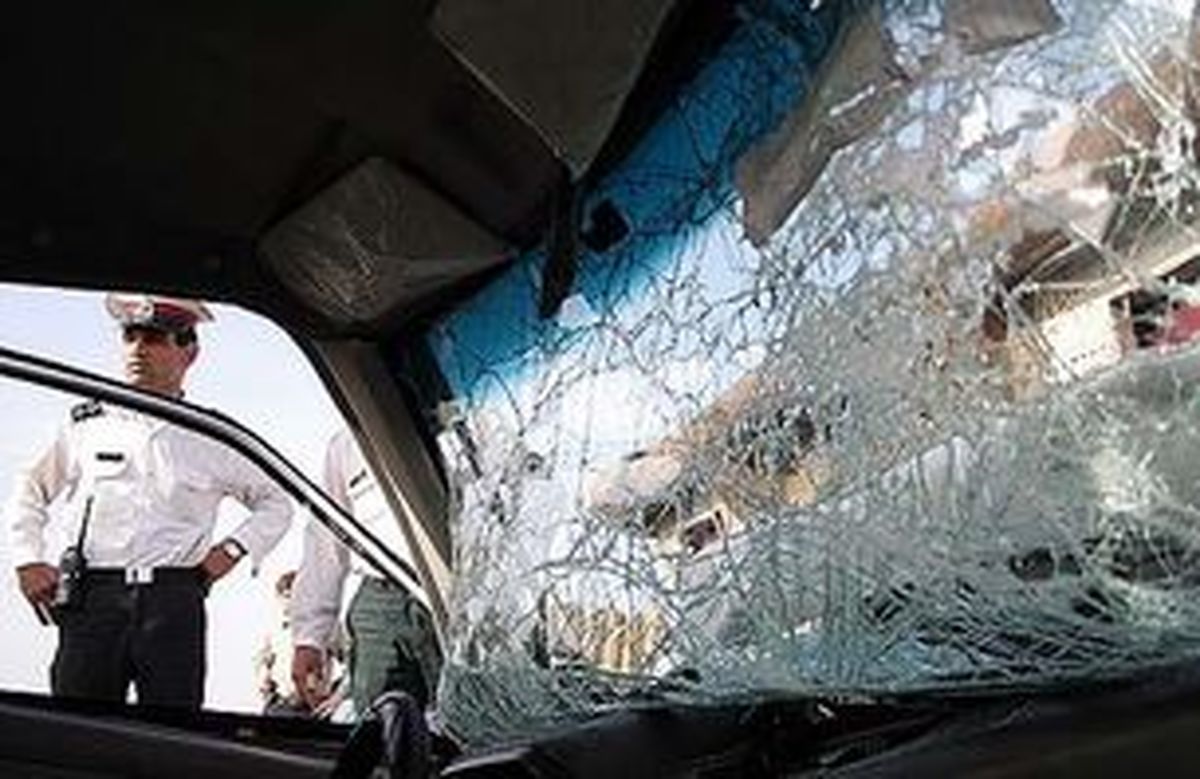 ورود اتوبوس مسافربری به پمپ بنزین