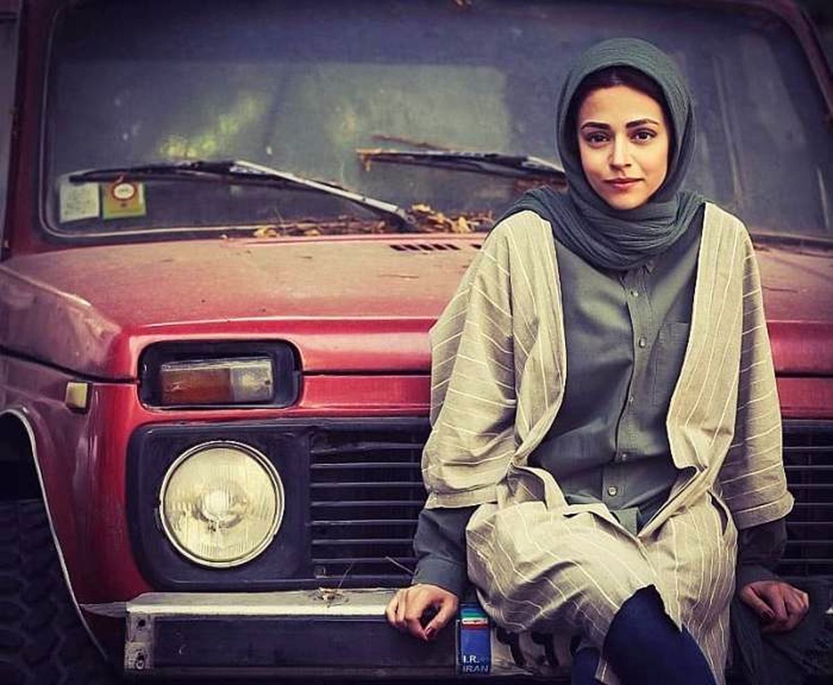 عکس جدید سوگل خلیق با یک ماشین کلاسیک