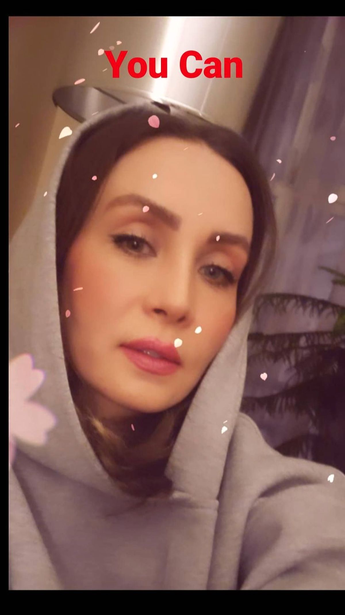 سلفی جدید حدیث فولادوند در خانه اش + عکس