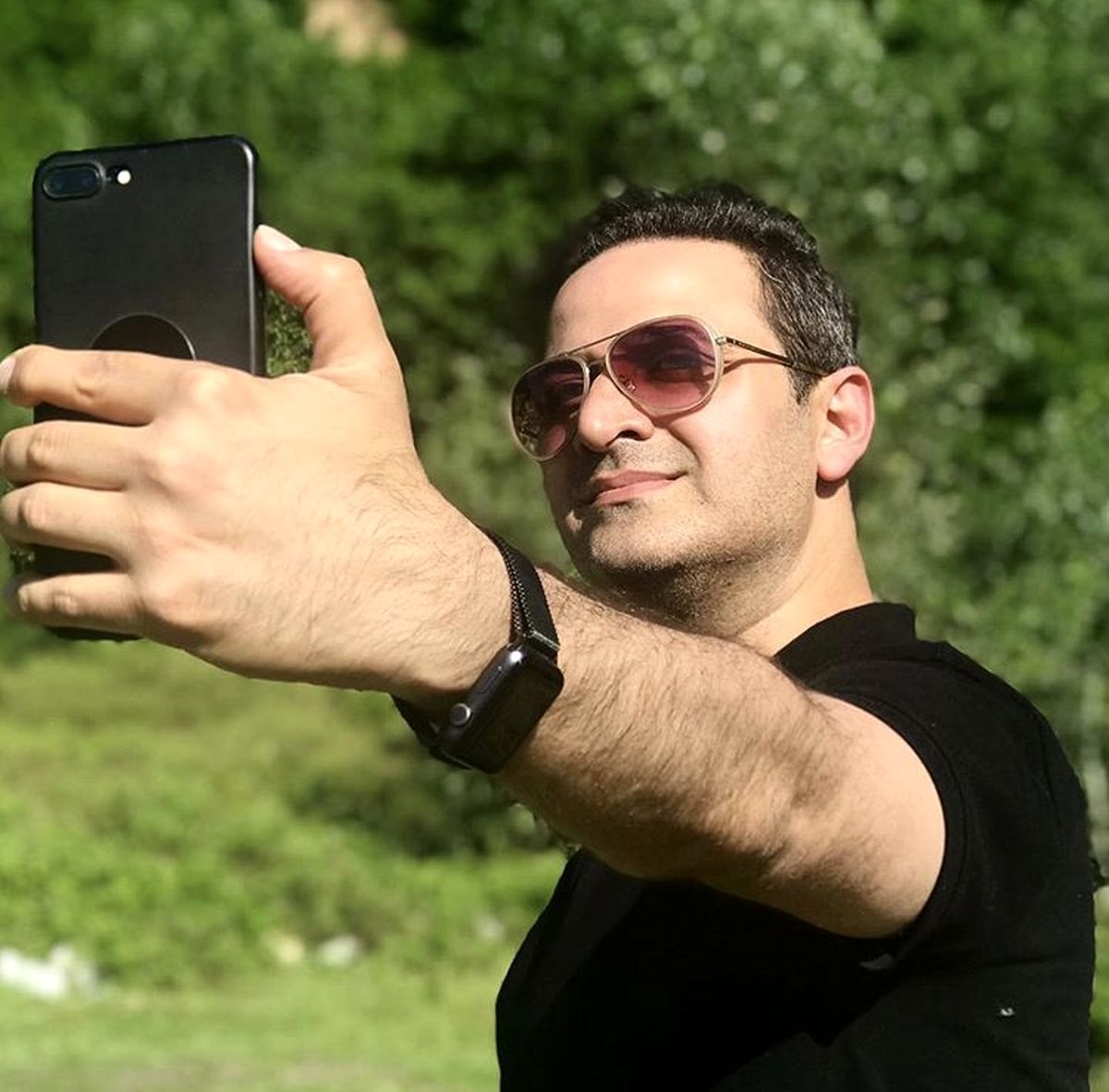 سلفی گرفتن سعید شیخ زاده در طبیعت + عکس