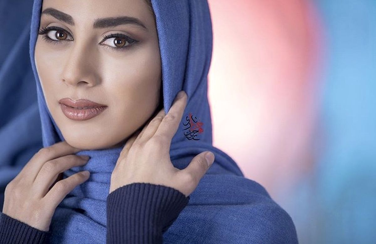 استایل ساده مونا فرجاد + عکس