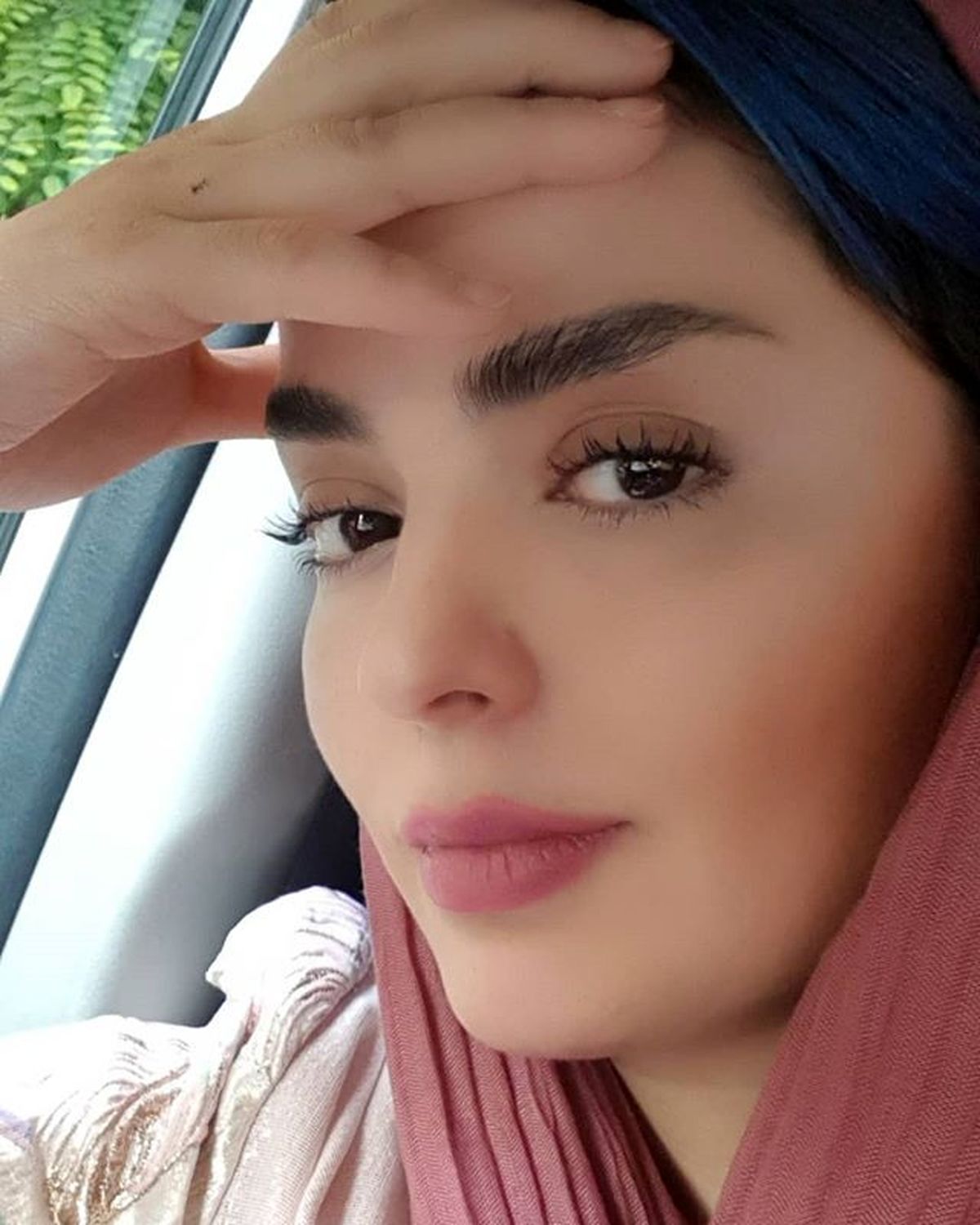 ماشین گردی خانم بازیگر شاعر معروف+عکس