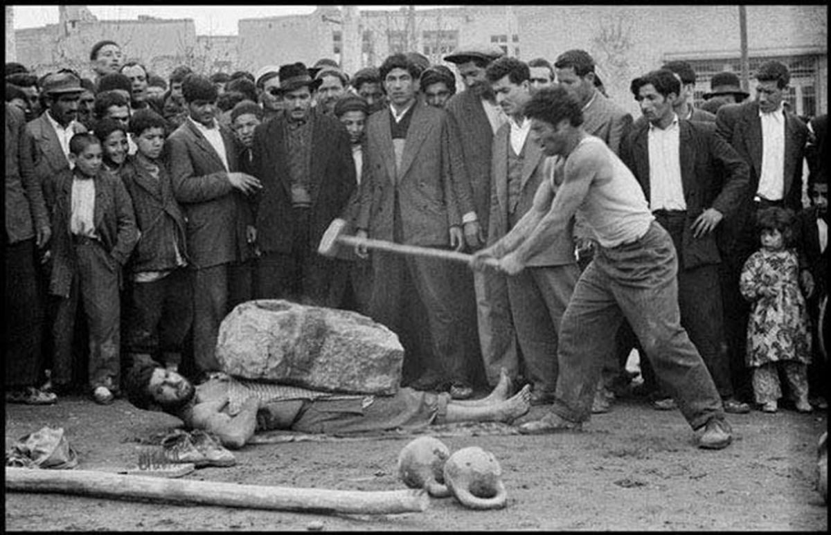 معرکه‌گیری خیابانی در پایتخت/عکس