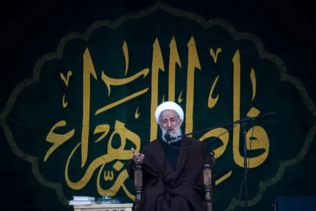 امام(ره) حتی یک شب هم کاخ نشینی نکرد